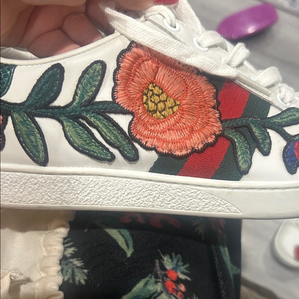 Gucci White Leather Floral Embroidered Low Top Sneakers - W8.5 (38.5) Authentic - Picture 14 of 16